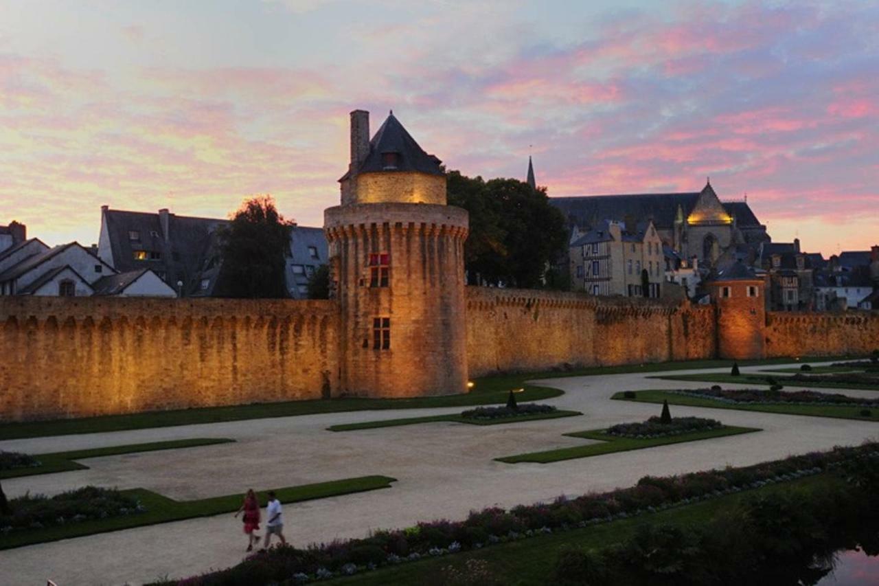 Stop 100M Du Port-Parking Gratuit A 5Mn Vannes Esterno foto